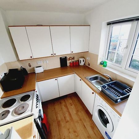 2 Bedroom Rayleigh Apartment Esterno foto