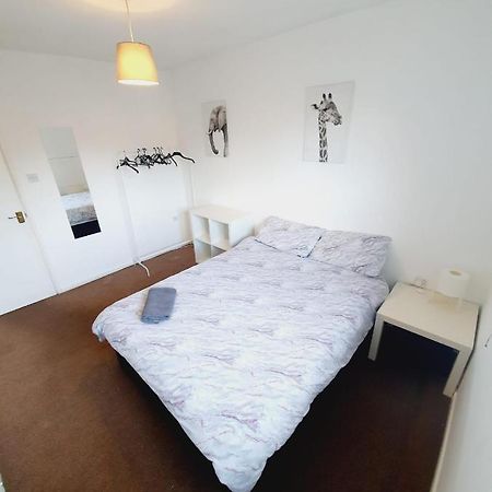 2 Bedroom Rayleigh Apartment Esterno foto