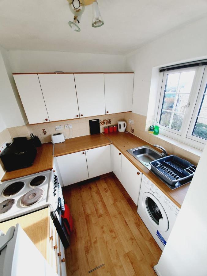 2 Bedroom Rayleigh Apartment Esterno foto
