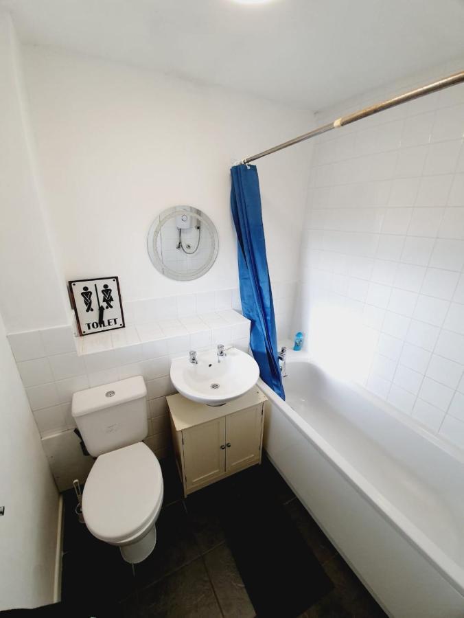 2 Bedroom Rayleigh Apartment Esterno foto