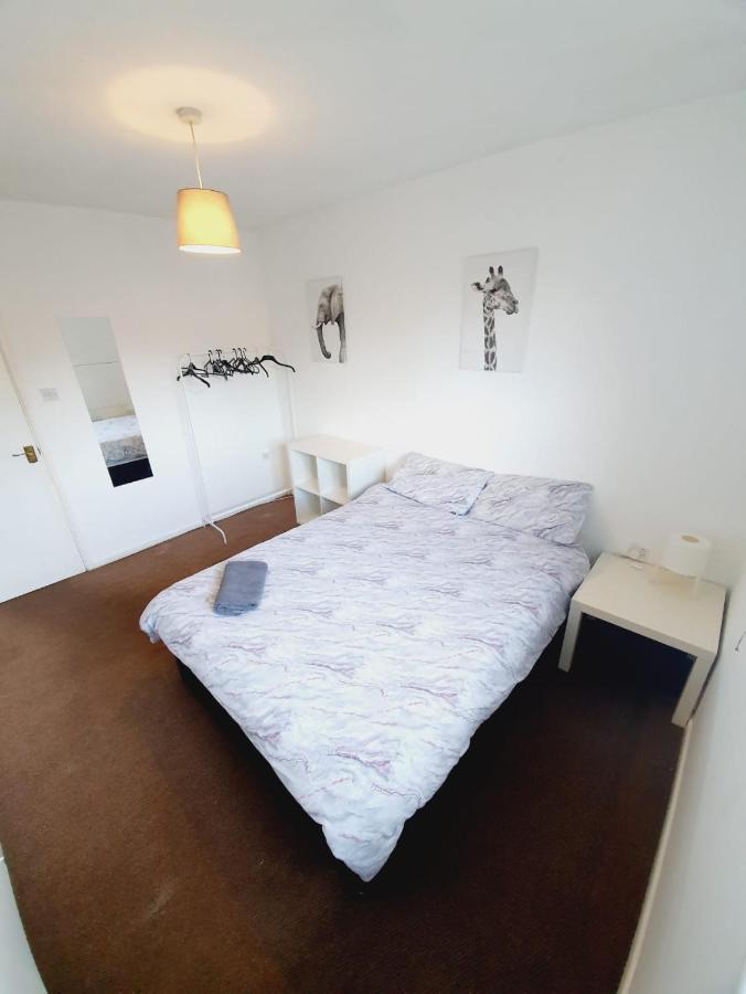 2 Bedroom Rayleigh Apartment Esterno foto