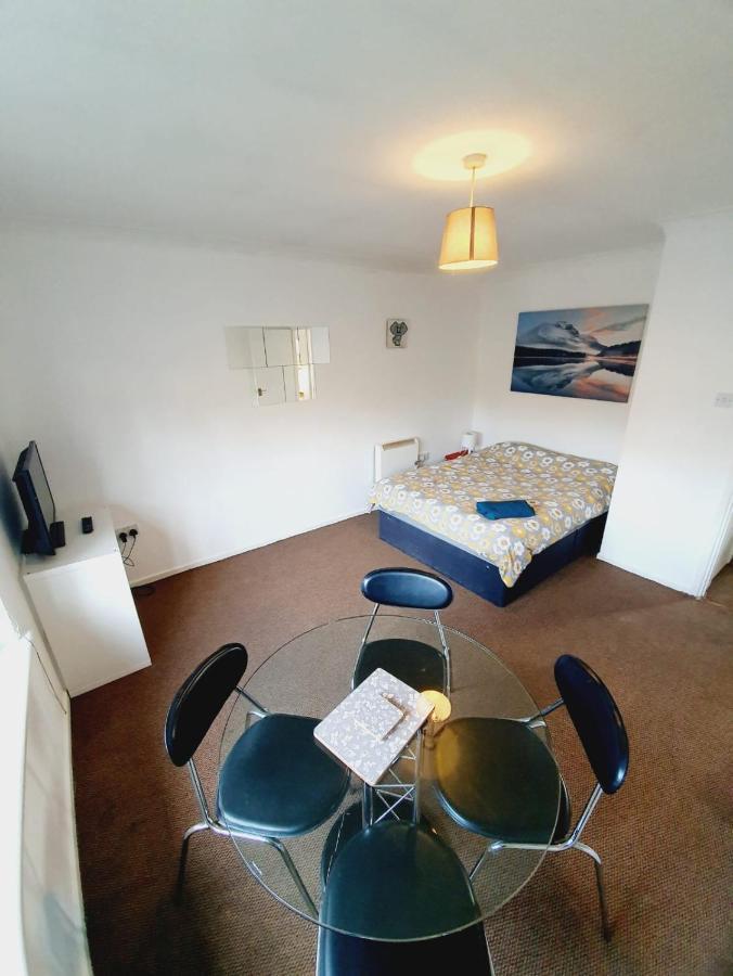 2 Bedroom Rayleigh Apartment Esterno foto